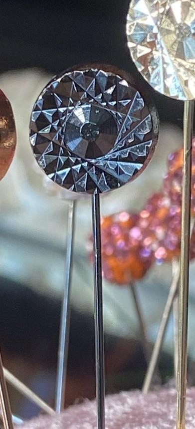 3 of black metallic luxurious basic pins - Aynour.com
