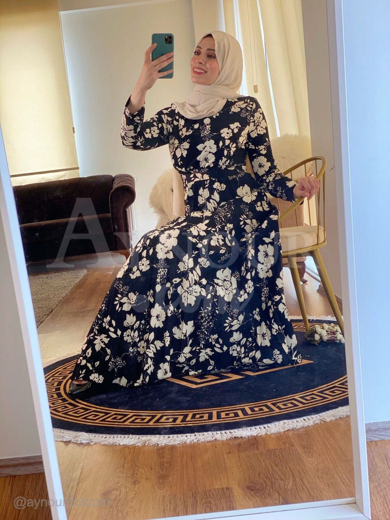 THE BLACK AND WHITE ROSES Modest Dress 2020 - Aynour.com